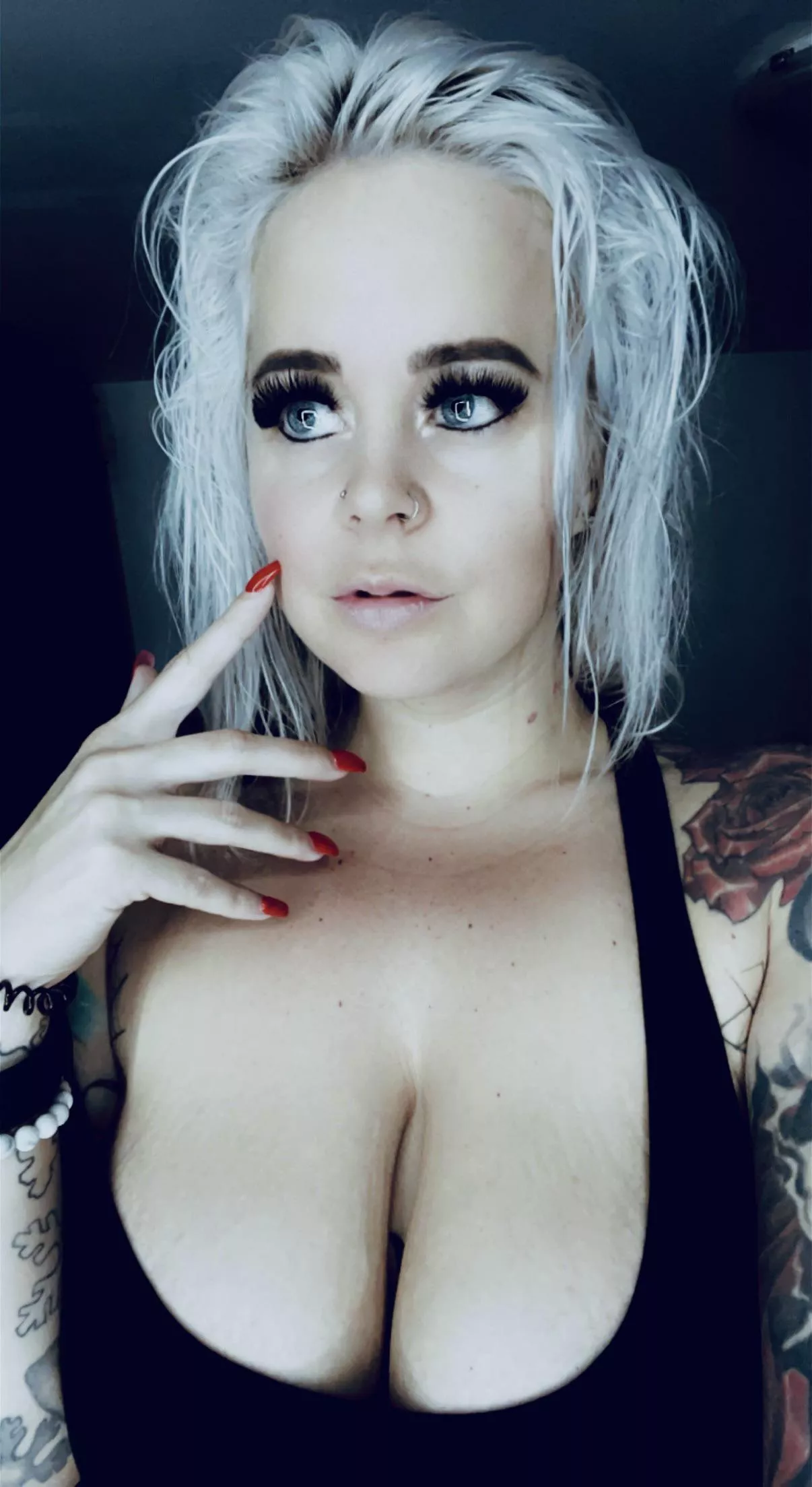 Niki N9ne (@nikkinikkin9nedoors) [instagram] posted by Nikkinikkin9nedoors