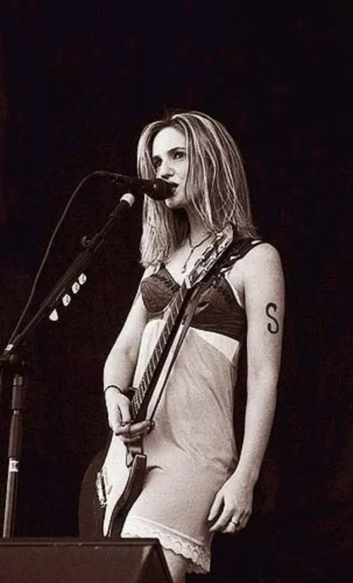 Nina Gordon, guitarist, Veruca Salt by guitartoad