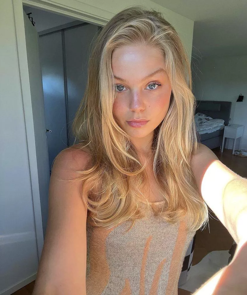 Nina Sophie Persson posted by bobbyUP-MKII