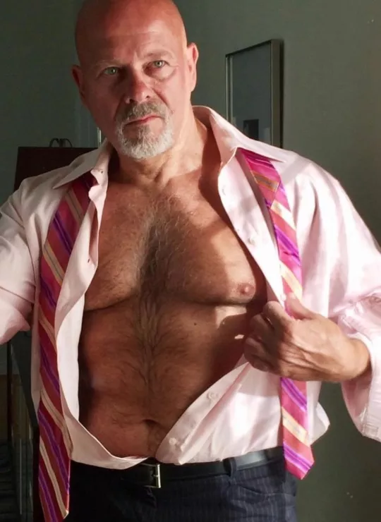 nip slip (x-post r/SuitedMen) posted by peludoporfavor