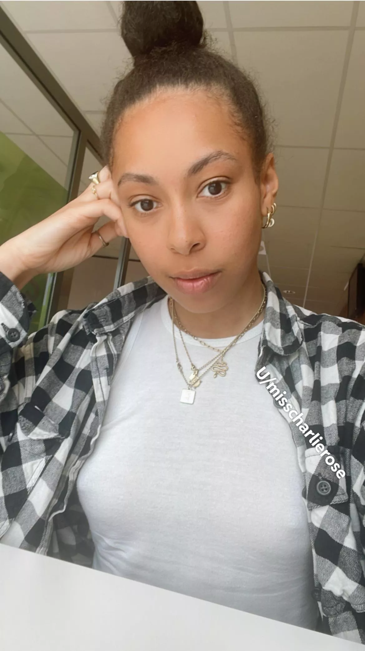 No bra & no make-up posted by Misscharlierose