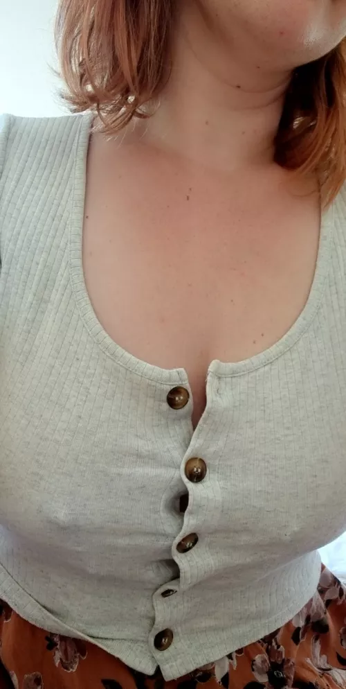 no bras on house work day by pumpkin_pie8