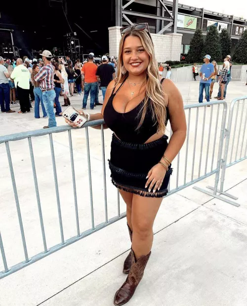 No chance she can hide those 😏 by wowzer54