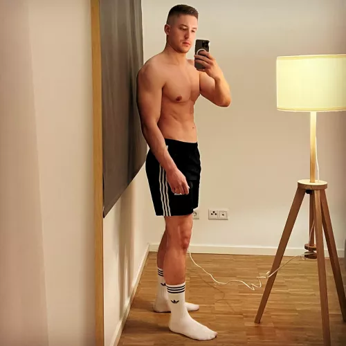 No, I didn’t move the lamp just for good exposure 😇 by loozey94