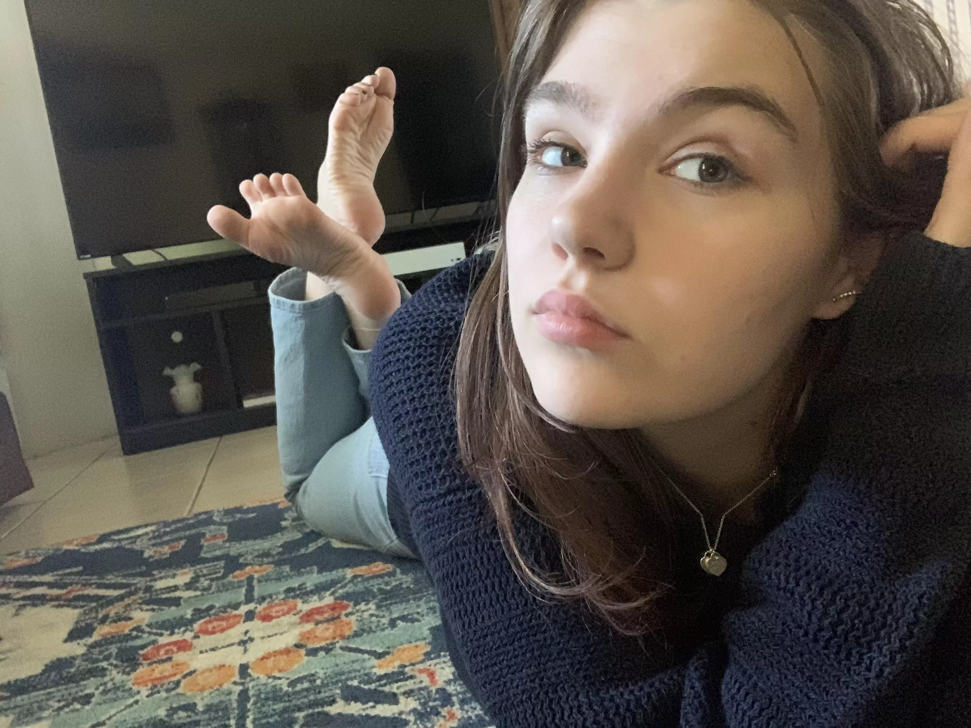 no makeup + feet = :) posted by killforemi