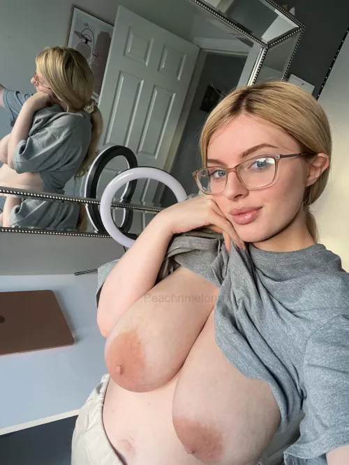 No makeup, no nothing, just some big ol’ tittys by Peachnmelonss