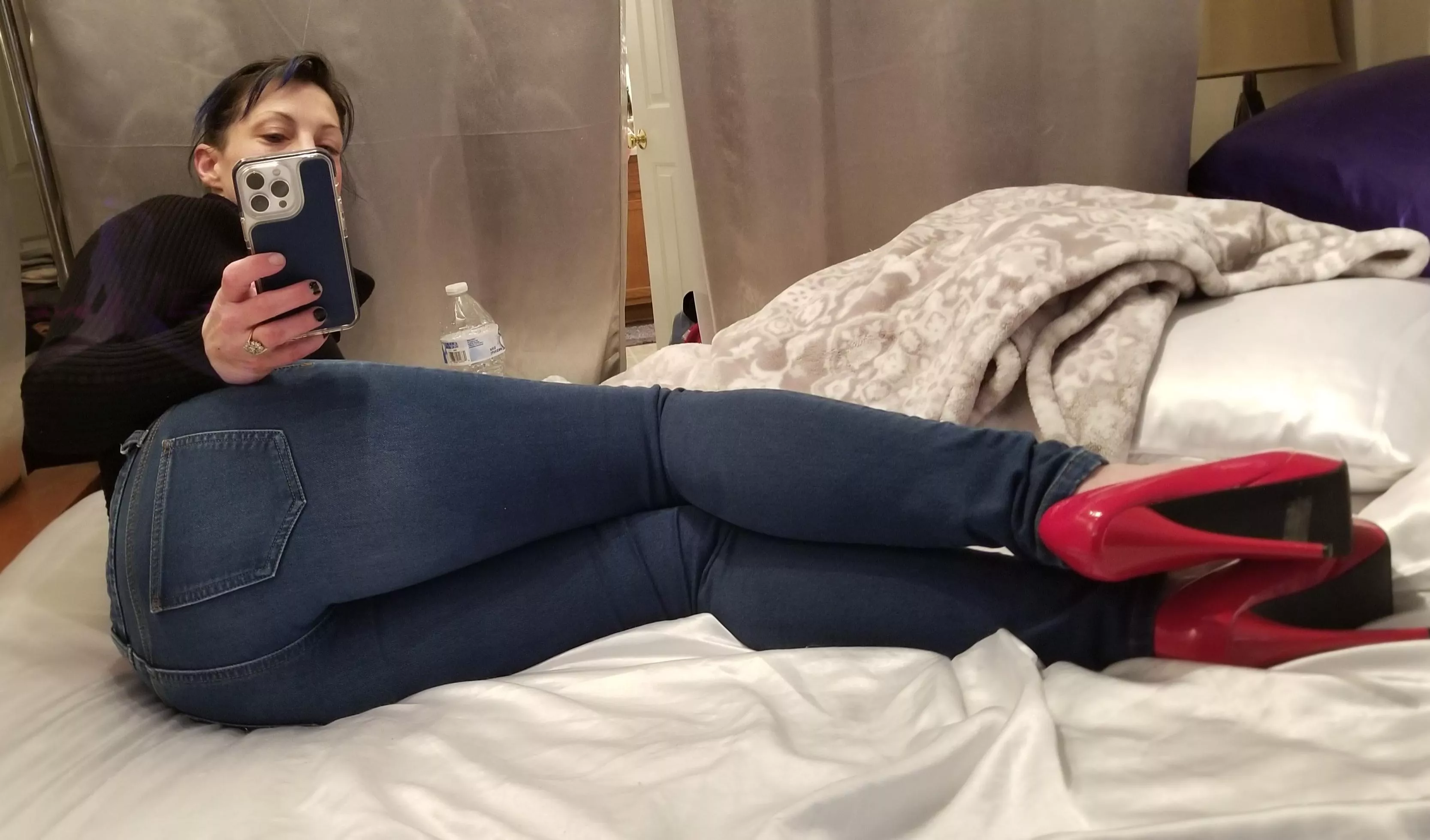 No makeup selfie so I'm hiding, 40y posted by RaveNEsq69