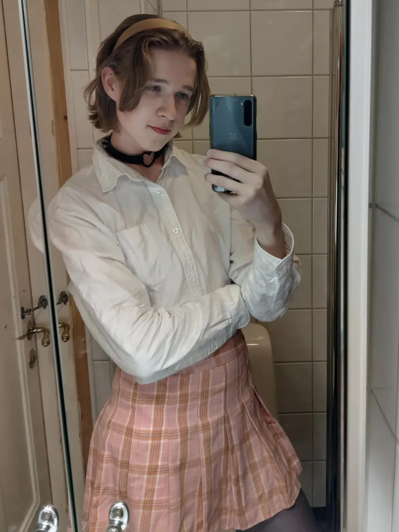 No makeup today 🌹 posted by OneAngryGaymer