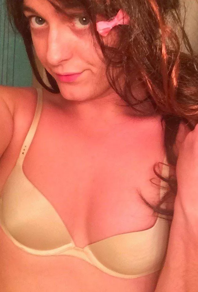 No makeup… would you still fuck me? posted by sissydeanna2point0