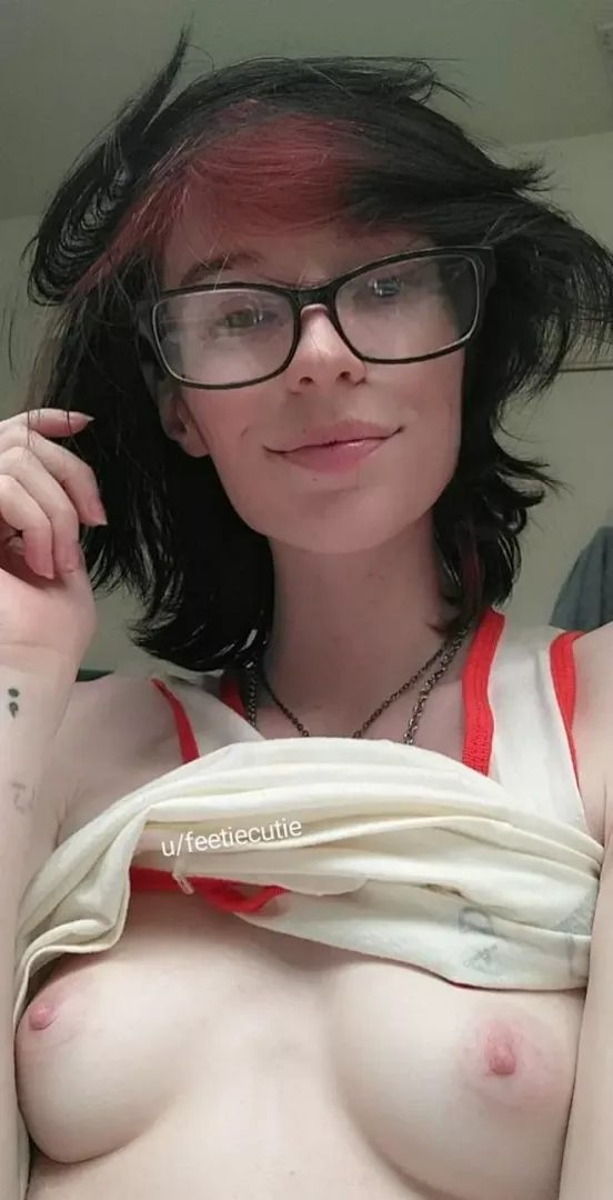 No one here knows I need glasses... Time to out myself! posted by feetiecutie