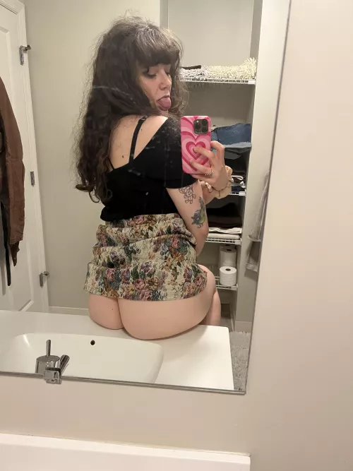 No panties + skirt= best combo by loveivyadamz