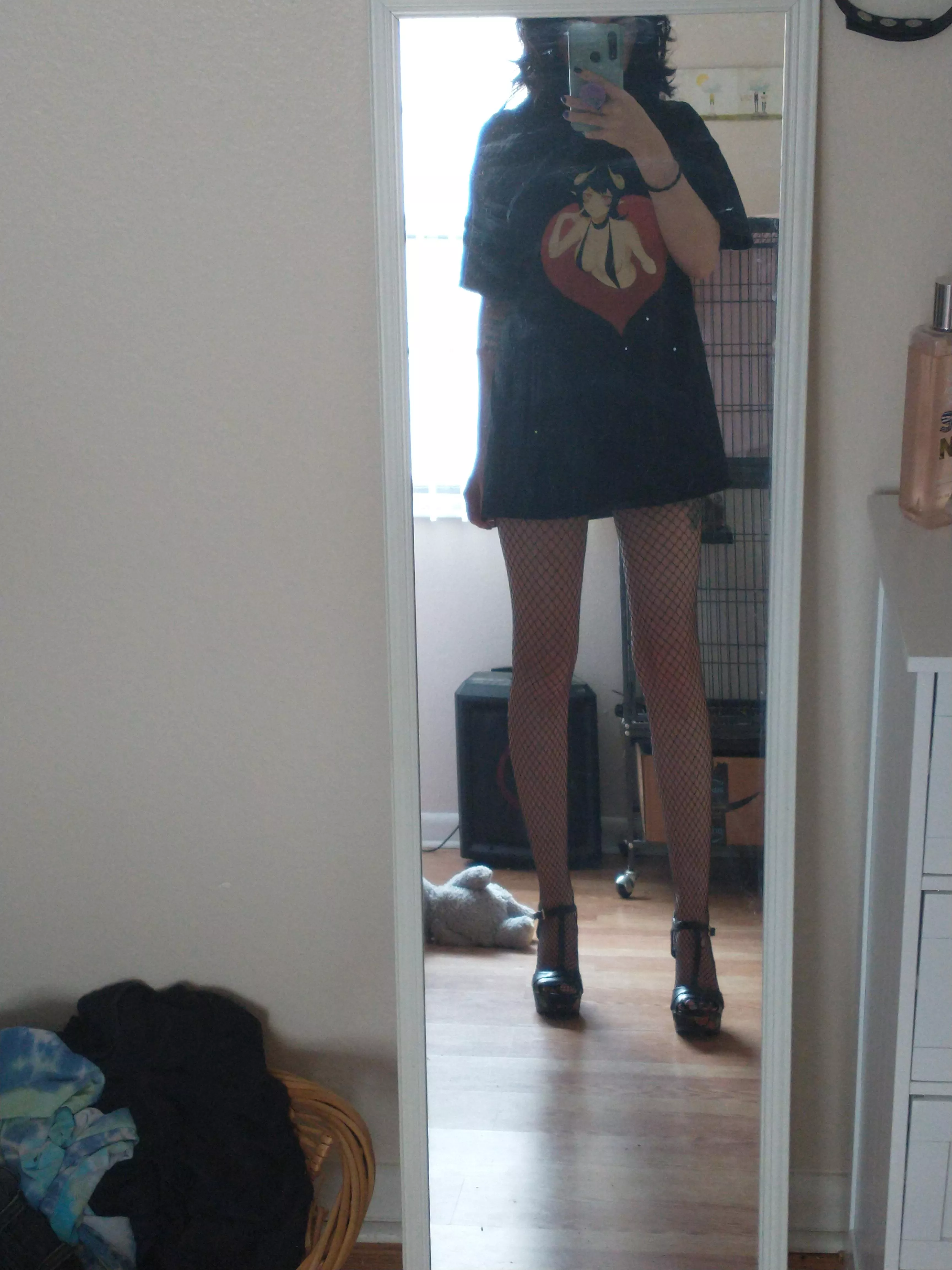 NO PANTIES UNDER THIS SHIRT posted by Imaginary-Throat-315