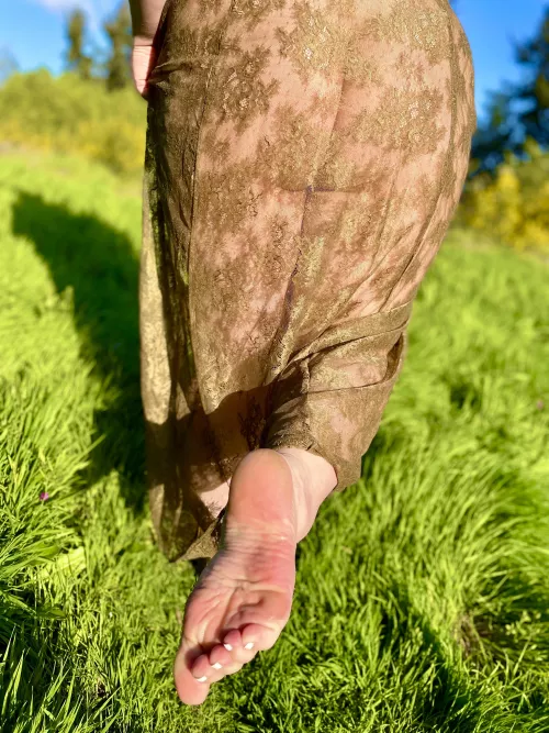 No you like my 🍑cheeky🍑 surprise? 🥰👣 by HeartEyes96