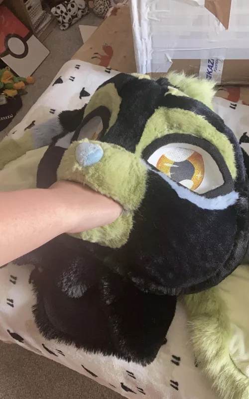 Nom (ft. My brothers hand) by WeirdKidInTheClass