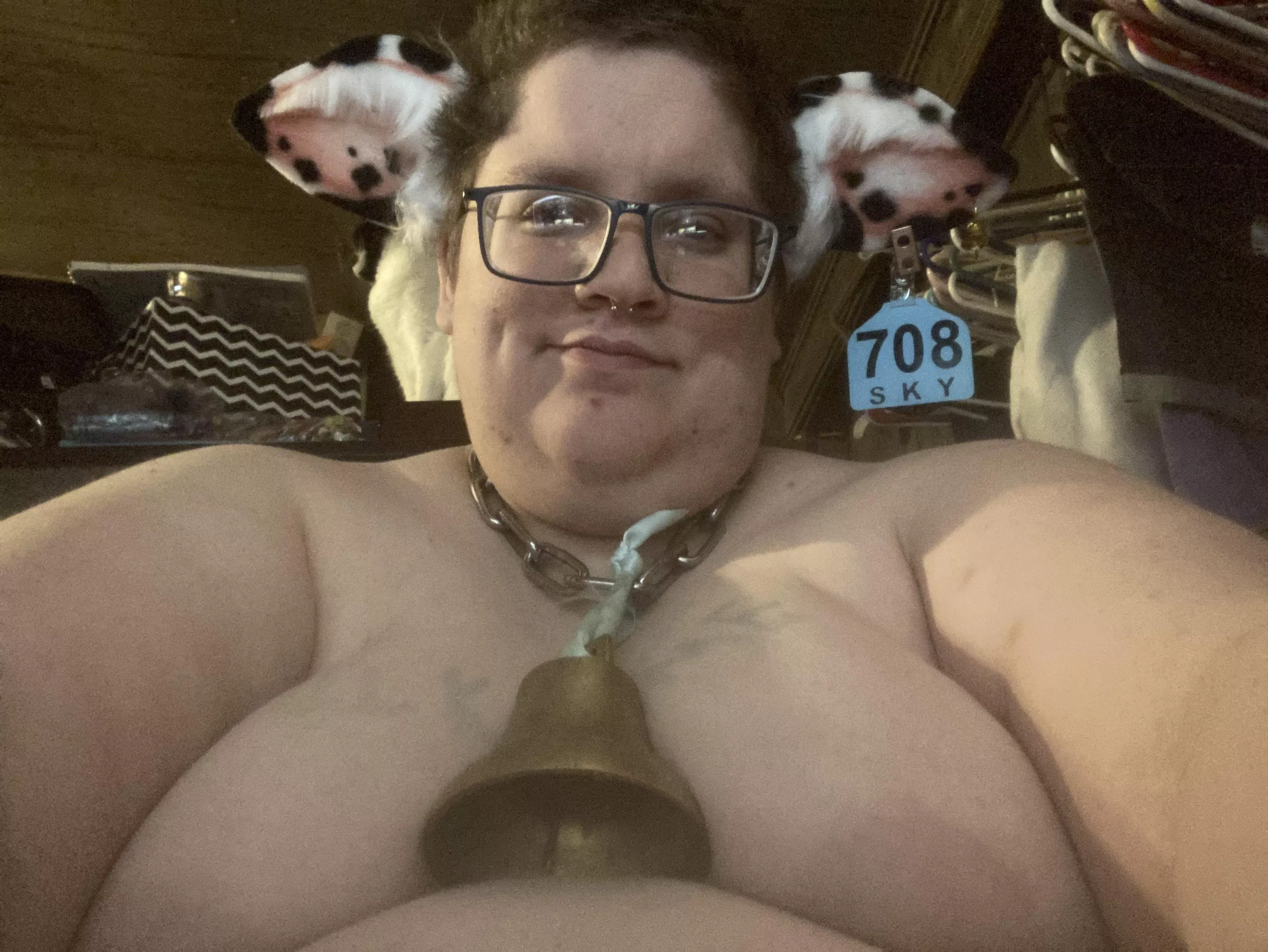 Non binary hucow anyone? 🐮🔔 posted by Sunsetsleepyboi