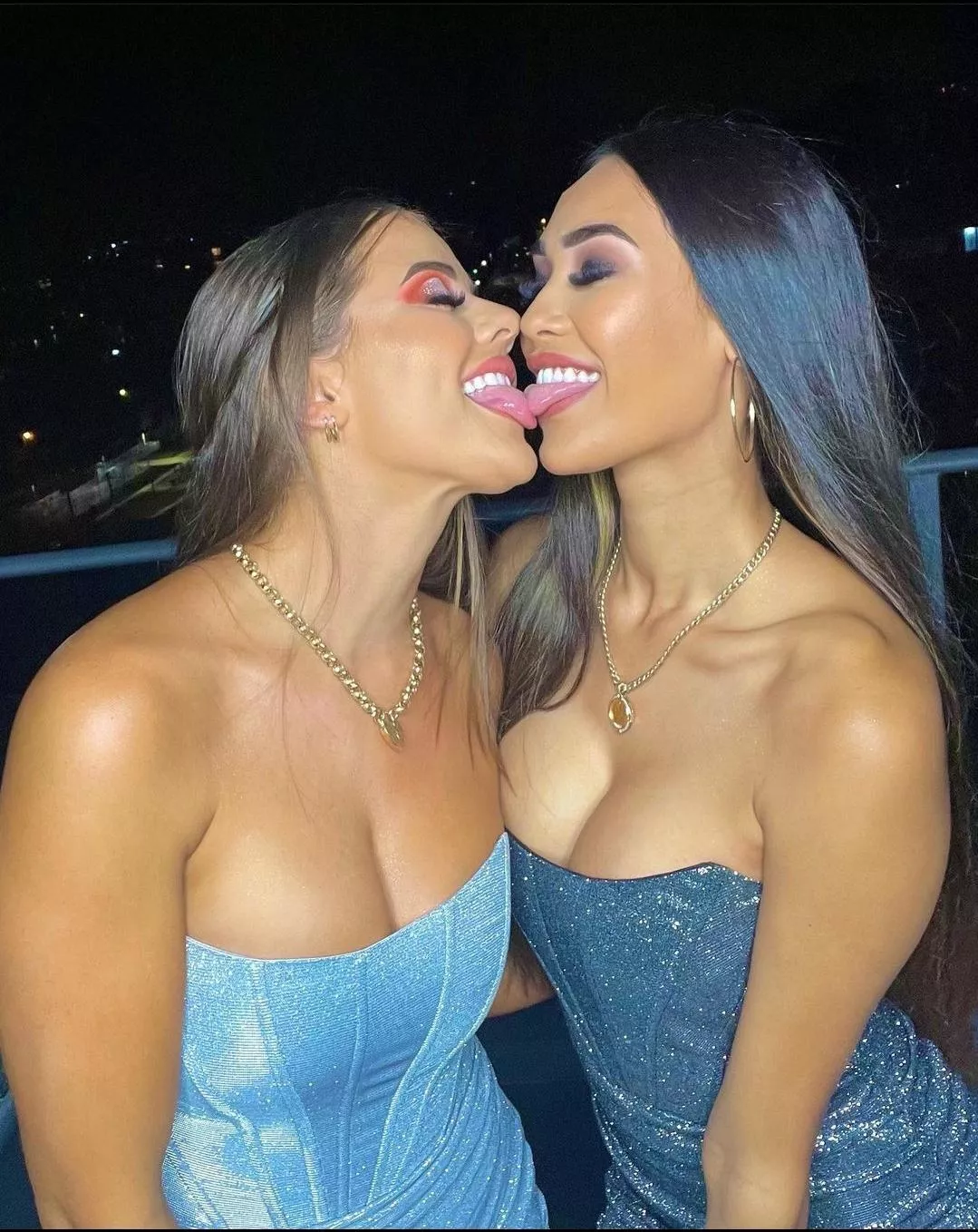 Not lesbians, just two sluts trying to get everyone hard posted by hokimi
