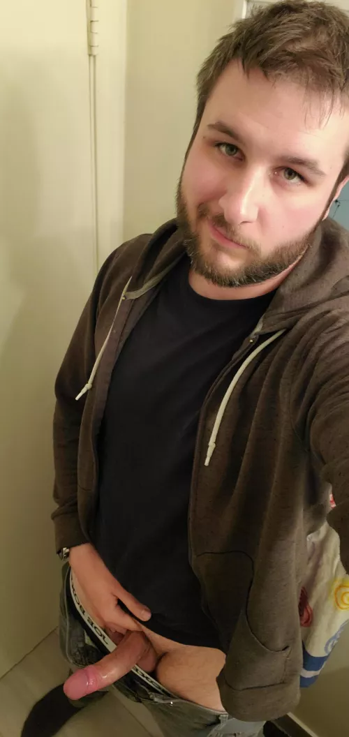 Not my place. Who feels like entertaining tonight? 😋 by slimslam_spaceman