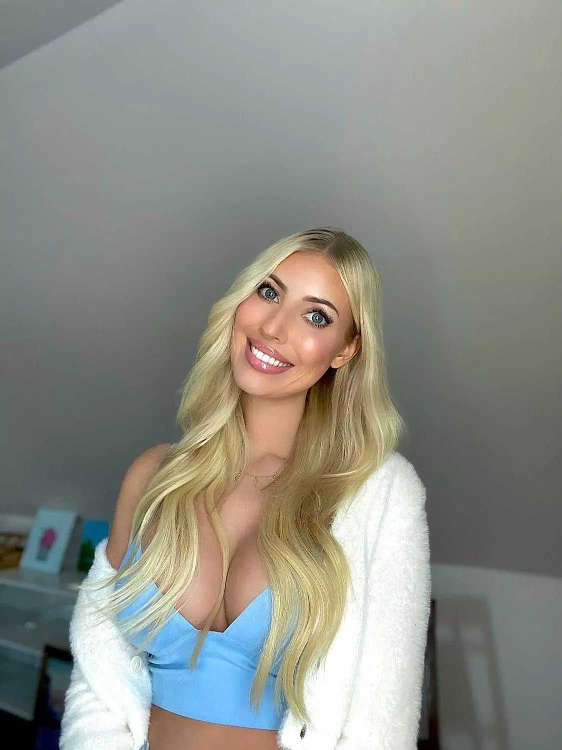 Not naked but I wish I was 💙 posted by JannaMollerr