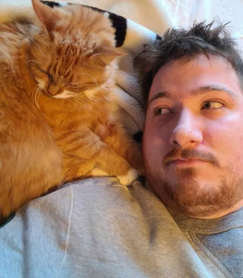 Not often I take a photo of myself I like but I do like this one. And obviously she's disgusted I've disturbed her by wolfmaskman