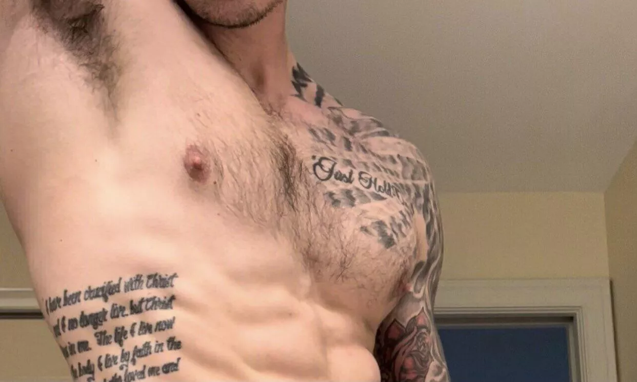 Not ready to show my face but a sneak peek at my armpit. What do you all think? 😏 posted by physiqueworship