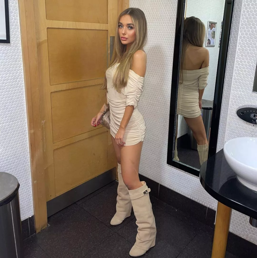 Not so sure on the boots but the rest of her is bangin' posted by wiiman5