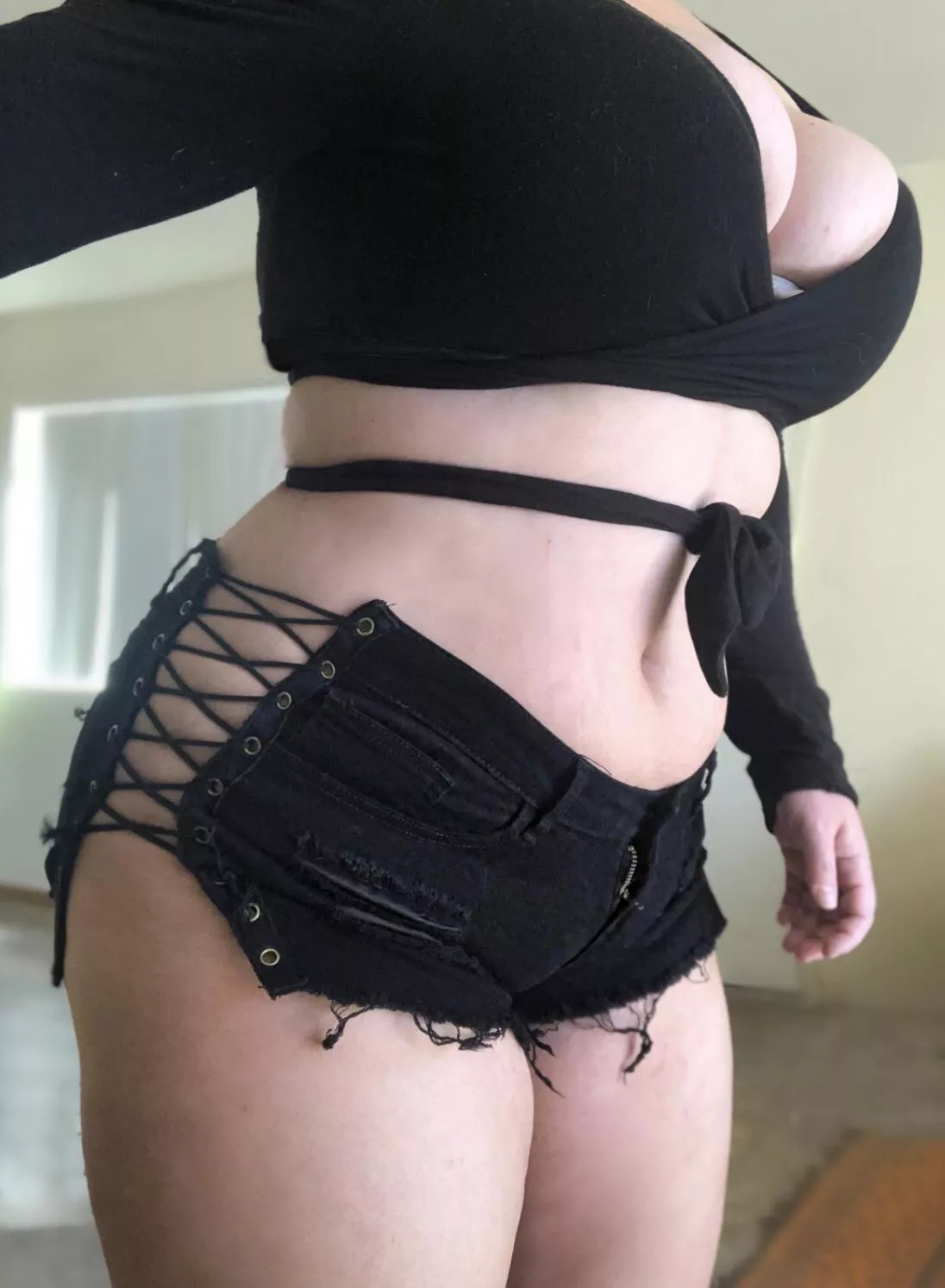 Not sure where I’d wear these shorts but I 🖤 them. [F] posted by daffodilkitty