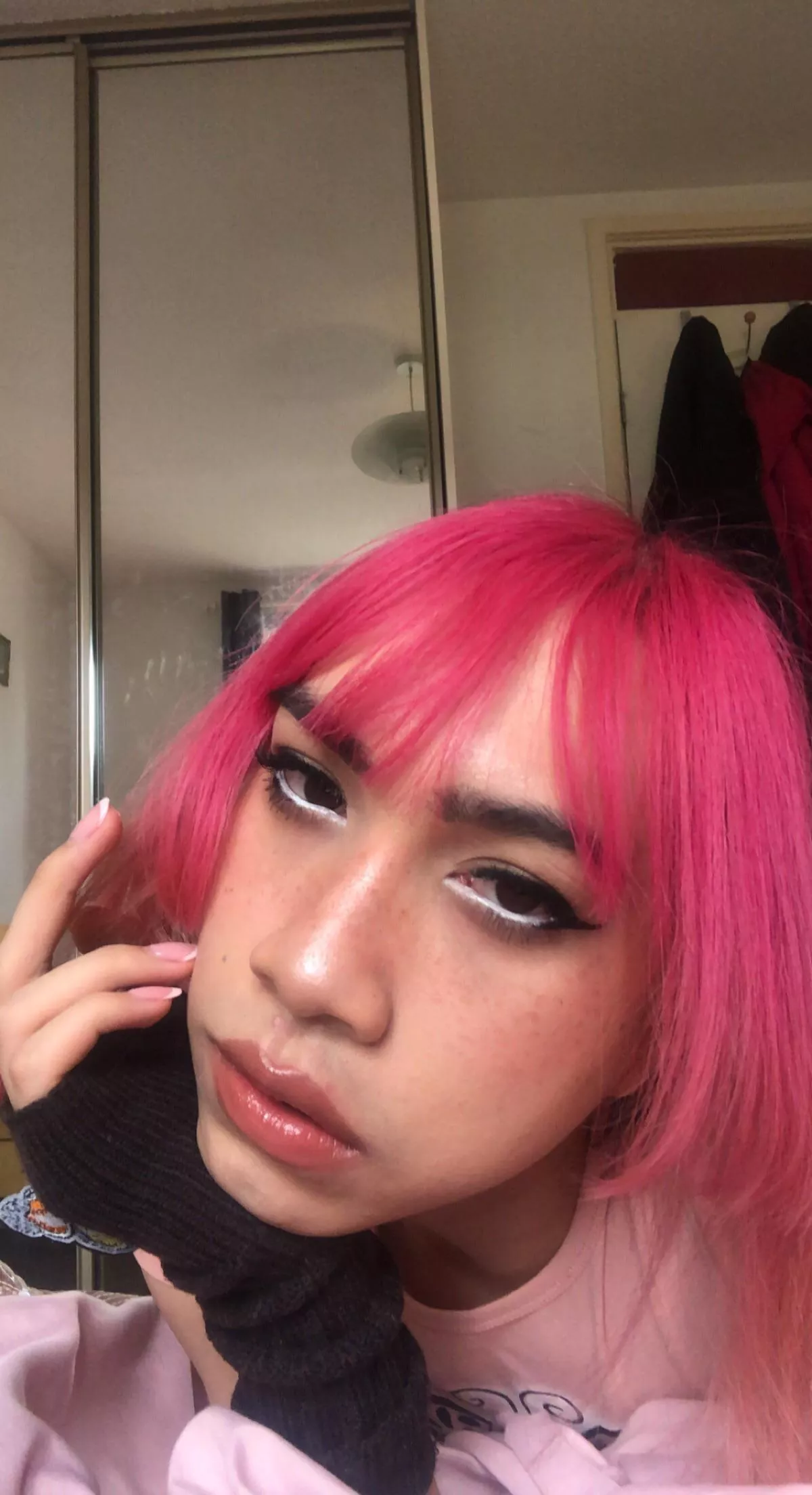 Not sure why my head is nearly at a 90 degree angle but hi 🥹 posted by bbgmina