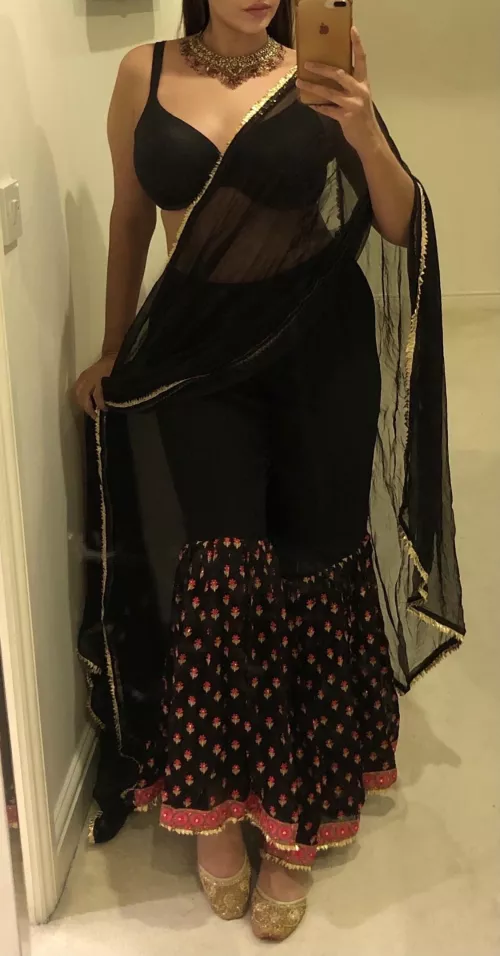 Nothing beats wearing something traditional...😇💋 British Punjabi Indian by knightrider69x