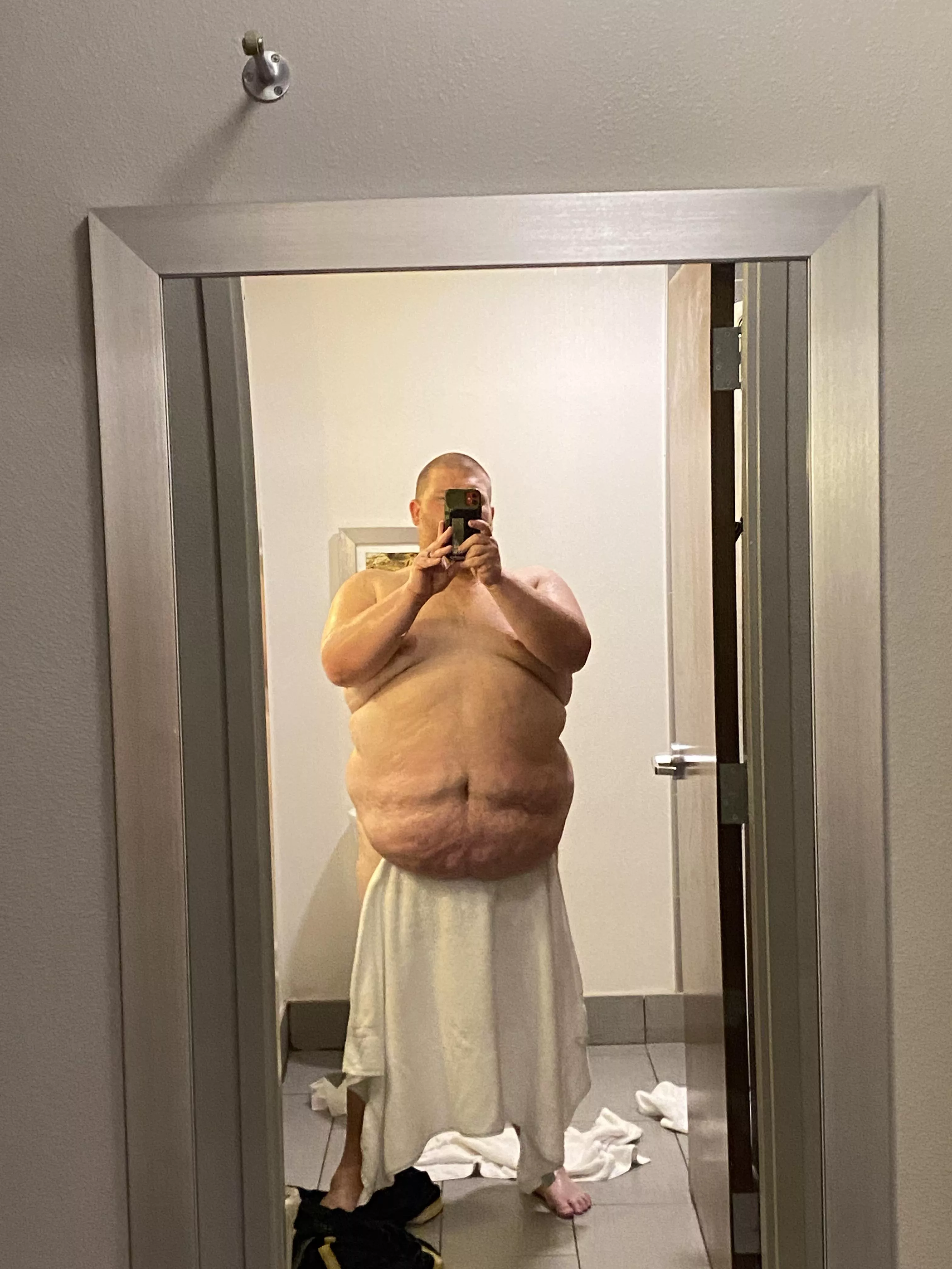 Nothing but dick and belly holding this towel 😉 posted by shycurioustrucker