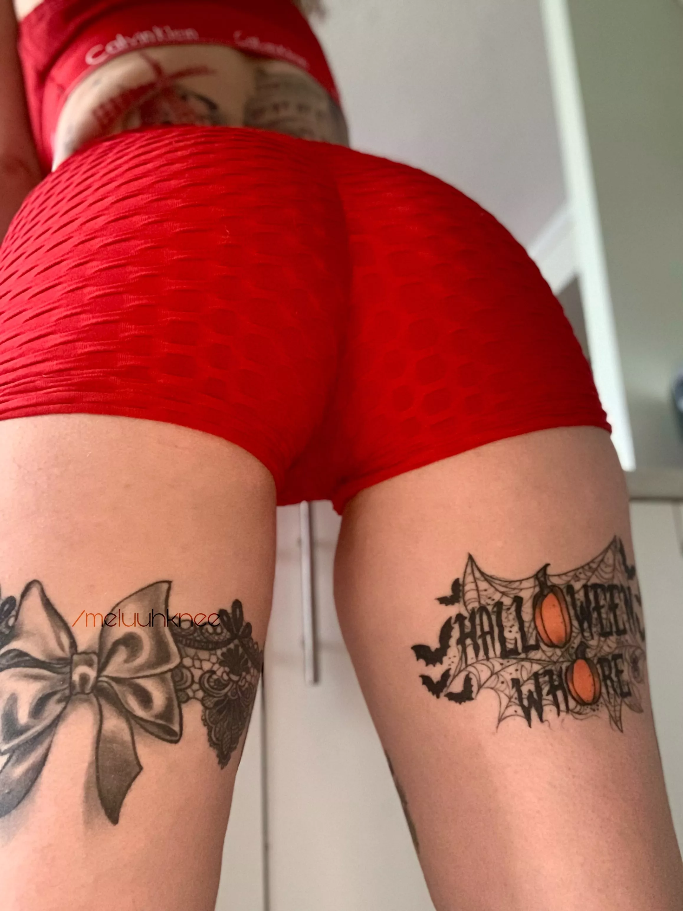 Nothing clever to write, just a [f]emale procrastinating chores 🙃 posted by meluuhknee