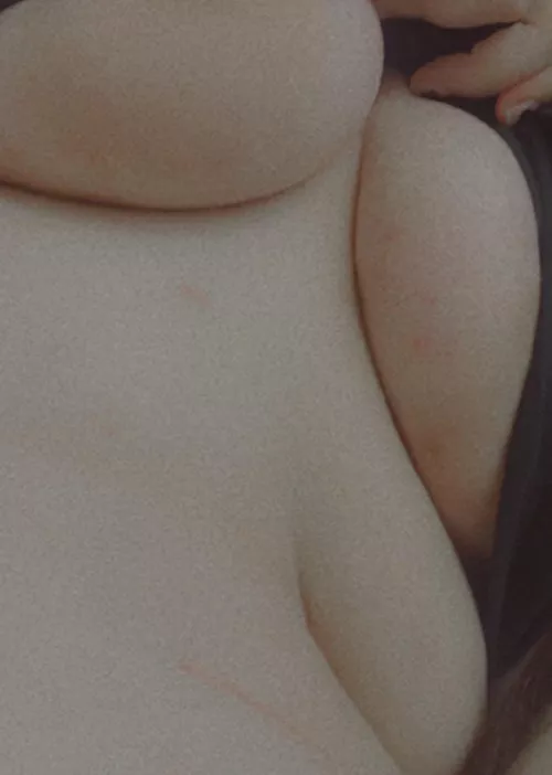 nothing like soft rolls and big tits 🤭 by enchantress420