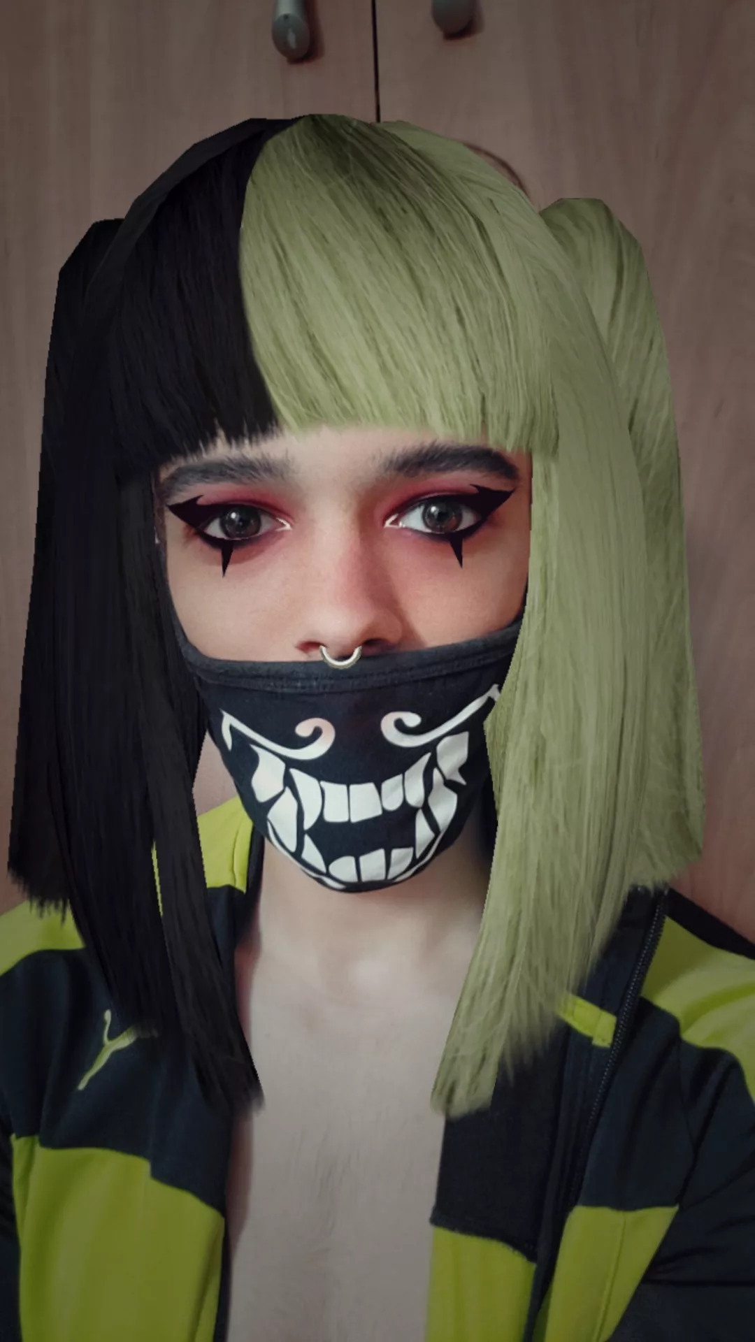 Nothing to see here just two cuties staring at each other 😉 posted by Gerry5264