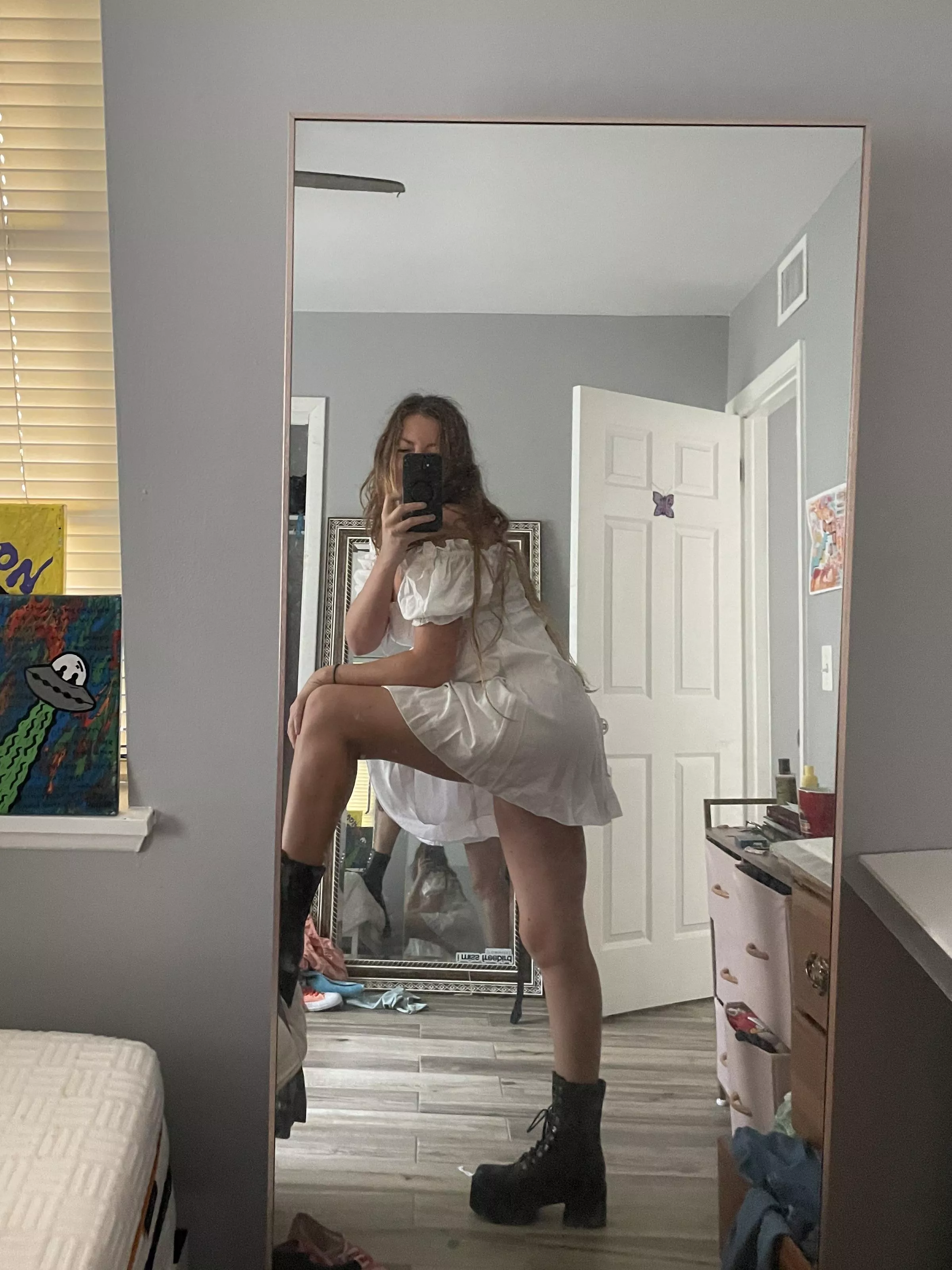 Nothing under my dress [F] posted by Apprehensive-Pay3209