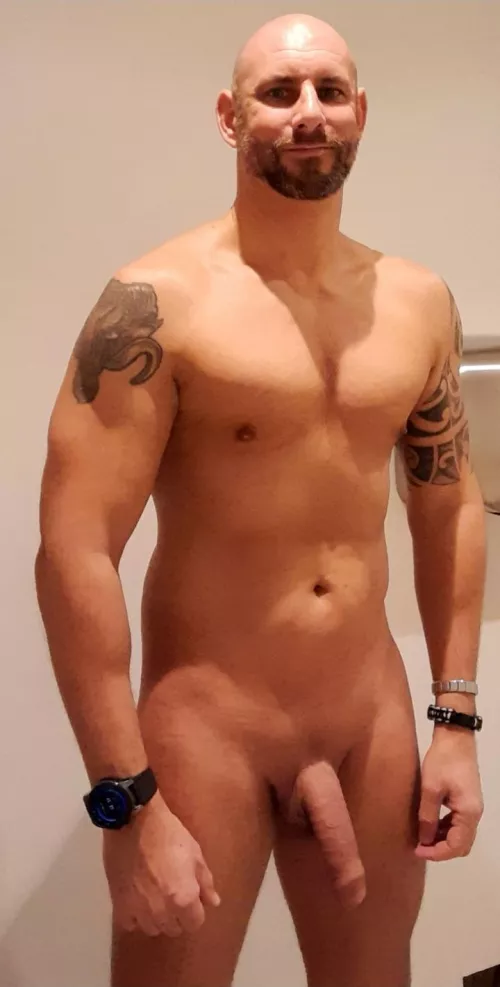 NSFW. Just hanging out. Ask me anything. by Sorryicantthinkofone