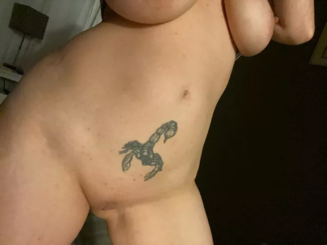 NSFW she loves showing her MILF body to you by shadow0502