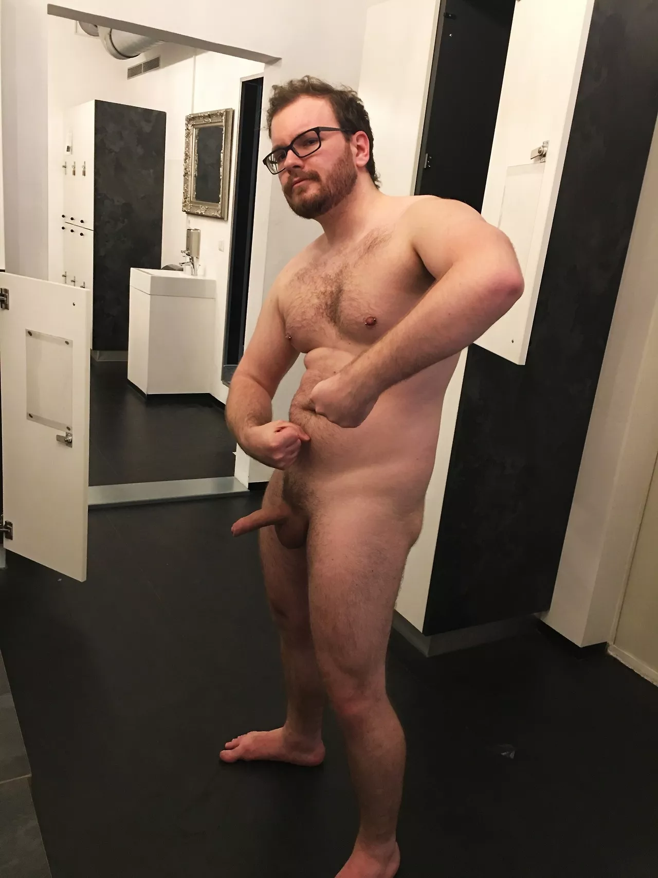 Nude posted by gaypicsposter_