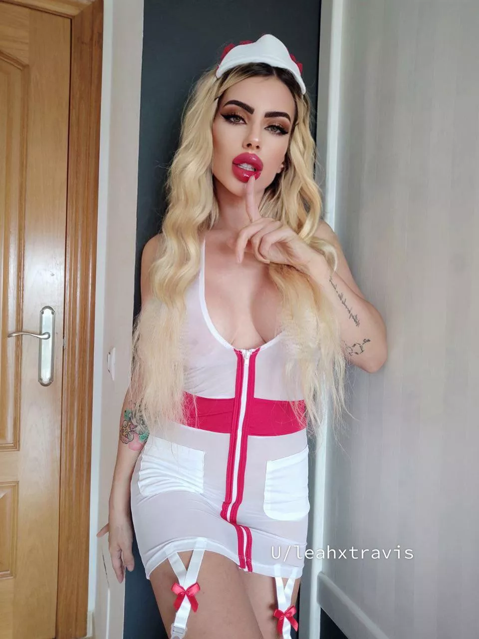 Nurse bimbo posted by leahxtravis