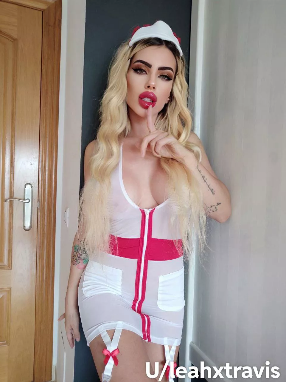Nurse bimbo posted by leahxtravis
