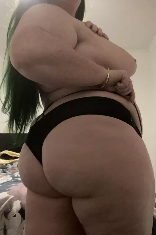 Obligatory hump day post 🖤 by mumma-bat