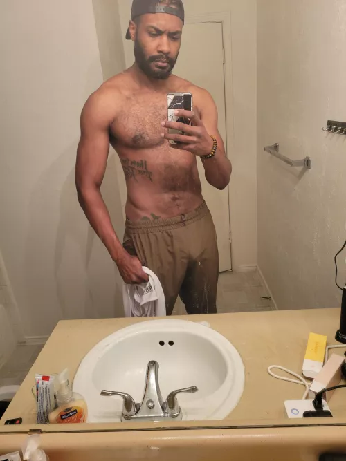 Obligatory post gym selfie by huntertriad