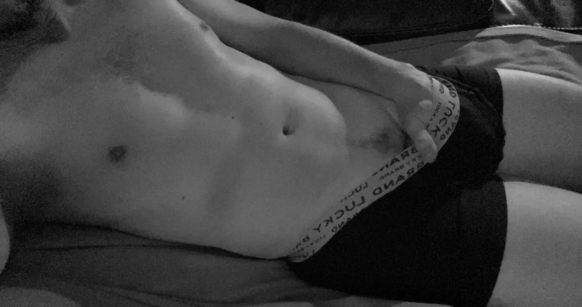 [OC] Finally winding down after a crazy day, room for one more! 😉 posted by relaxcity80