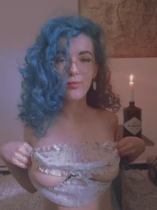 [OC] Je suis nouvelle, vous aimez les cheveux bleus par ici? by Haelle