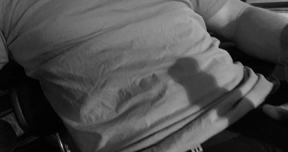 [OC] Making shadow puppets. [42] 😉 posted by relaxcity80