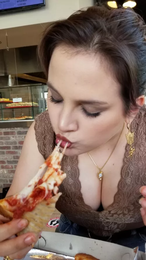 [OC] my [F]26 wife LOVES to eat! by darlingnikki96_owner
