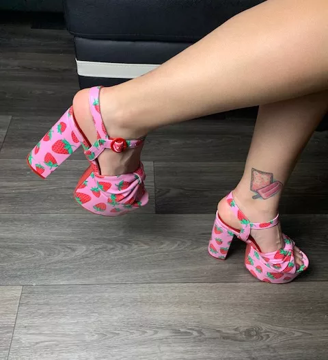 Off to my next photo shoot! 🥰 posted by StrawberryFeetcake_