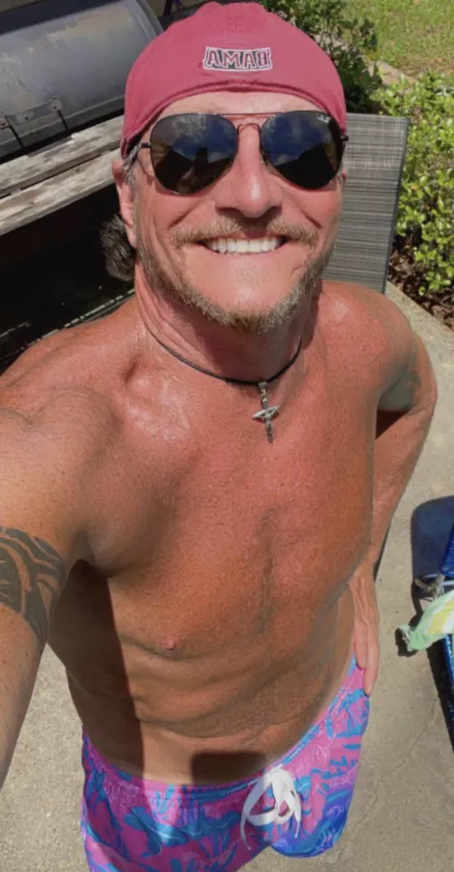 Oh, hell yeah, I’m stoned. But I haven’t stripped….yet. Roll Tide!!! by tunesandsomebud_420