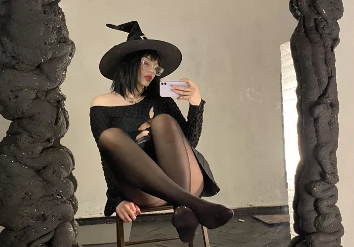 Oh no…I’m horny🥺 help me pls by uni-formiTyundIs_c