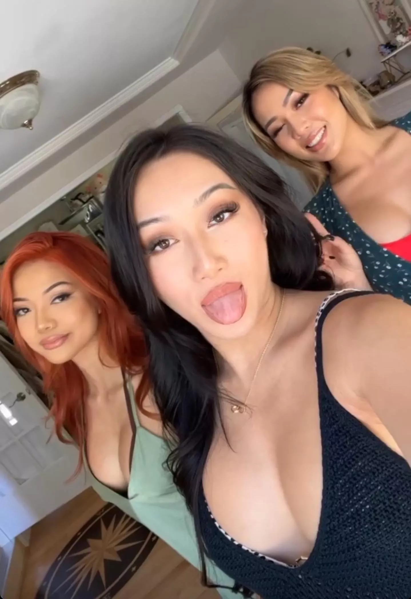 oh yes.. left one 🔥 posted by WetAzzPuzzy