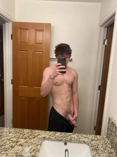 Okay fine… DMs open :) by froozenpaper