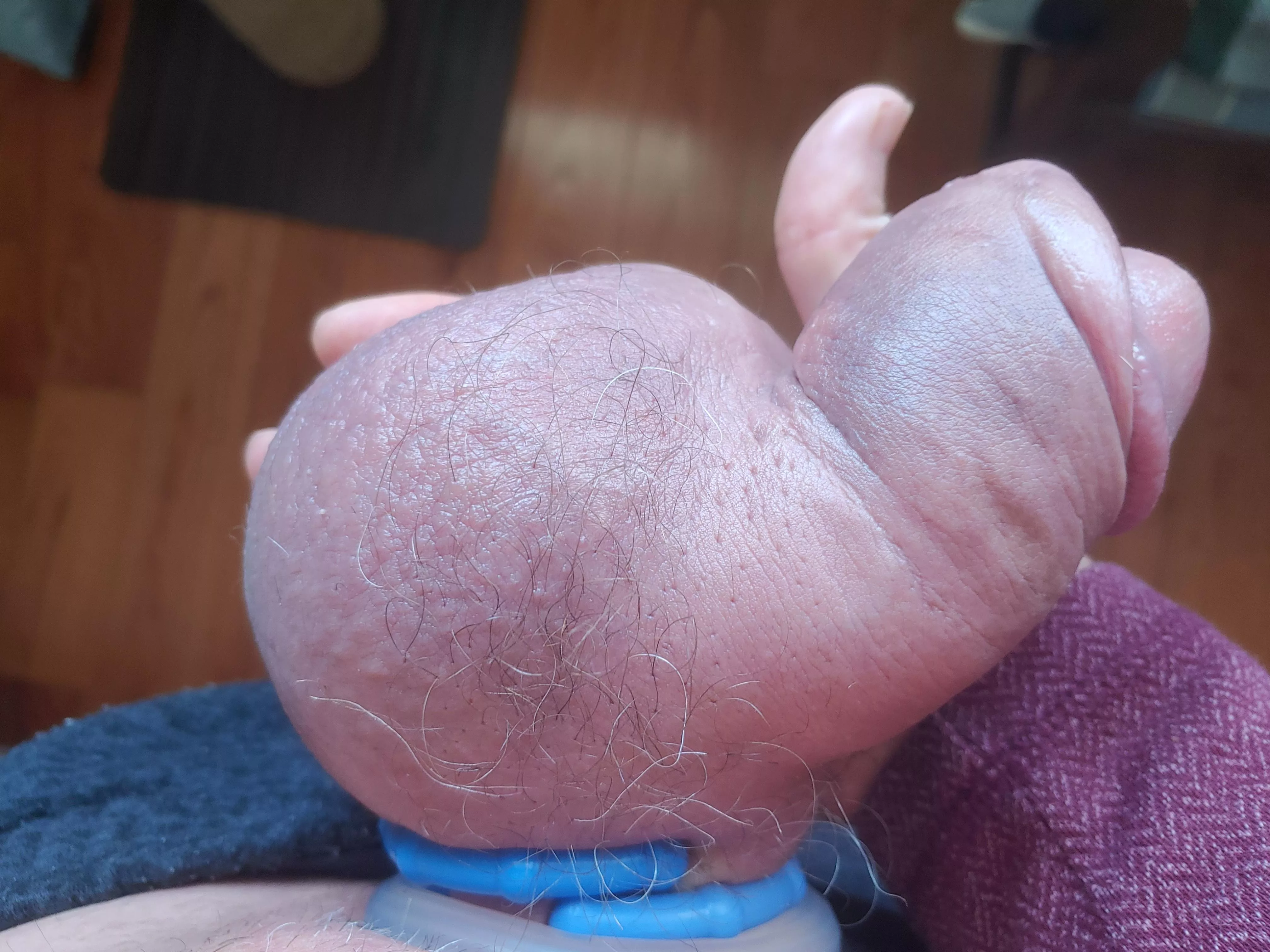 Okay, wow... Just huge today... Drink lots of fluids before and during pumping... And presto! 🥇😝 posted by emmons13kurt